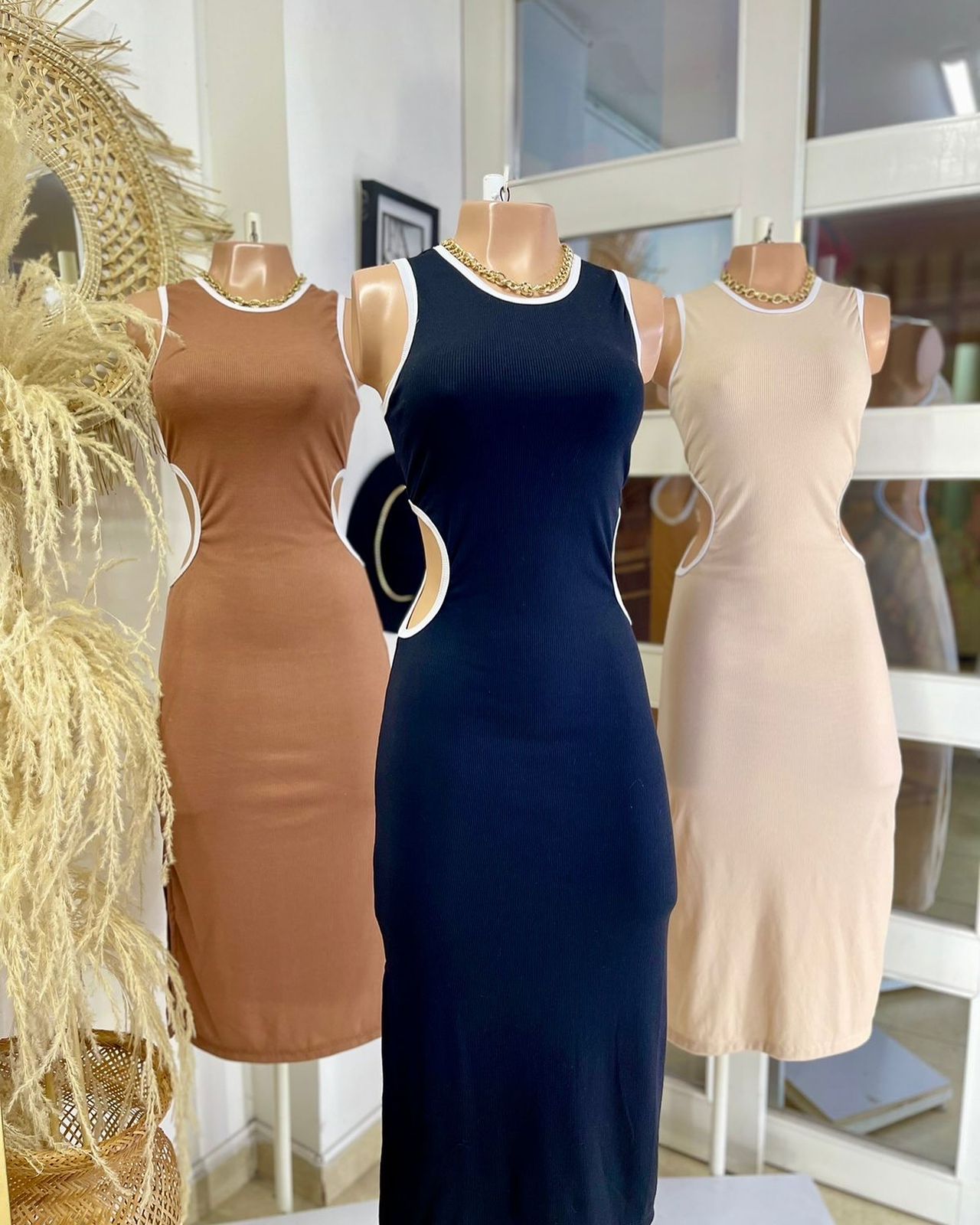 CONJUNTOS Y VESTIDOS